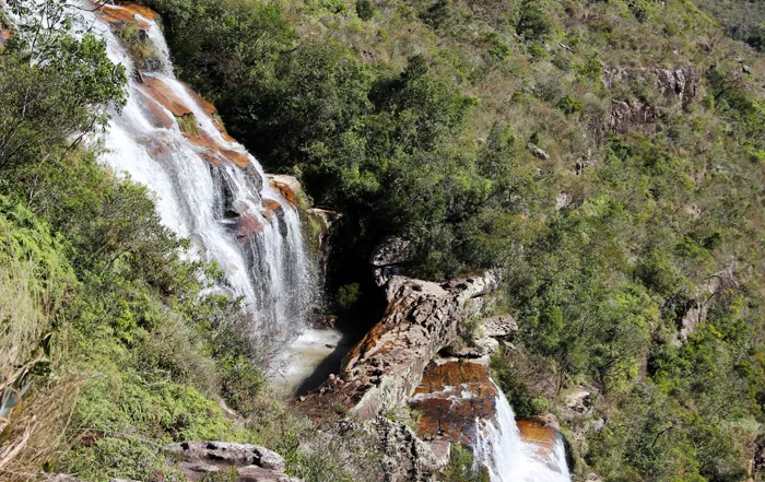 Canyon Guartelá; a 200 km de Apucarana, conta com banheiras naturais e é o 6º maior cânion do mundo