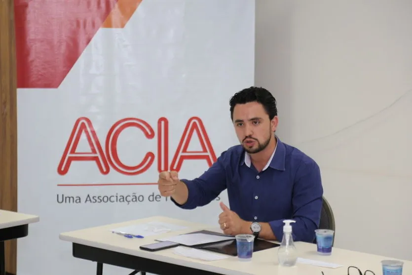 Candidatos a prefeito de Apucarana são sabatinados pela ACIA