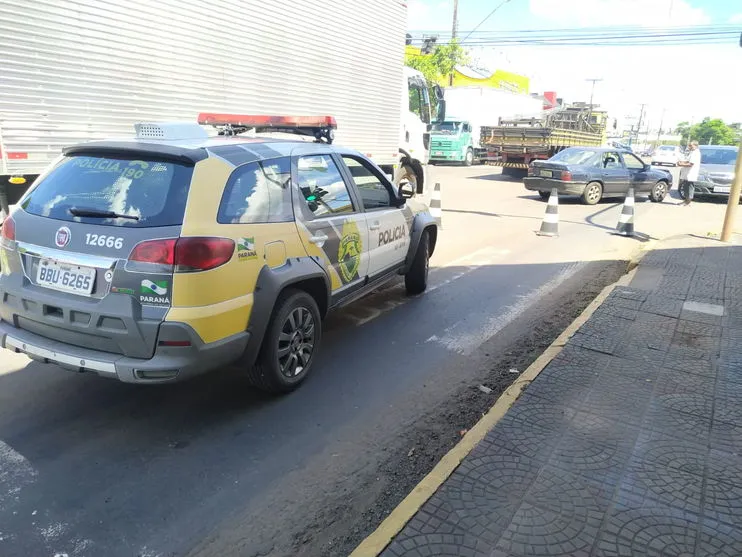Acidente entre dois carros é registrado na Avenida Minas Gerais