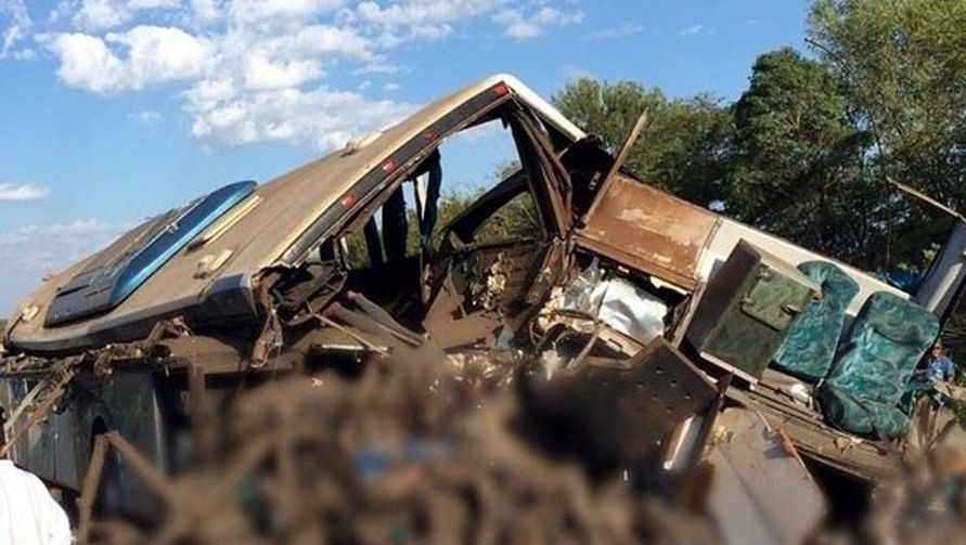 Polícia faz identificação dos 41 mortos no acidente entre ônibus e caminhão