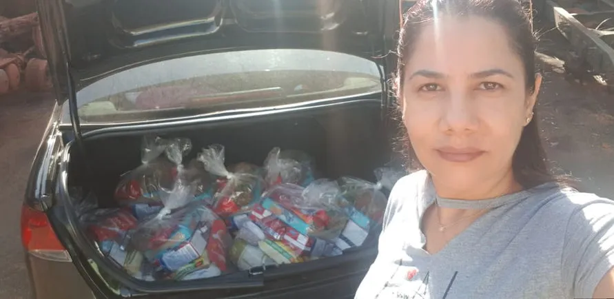 Vereadora de Marilândia do Sul compra cestas básicas com o primeiro salário
