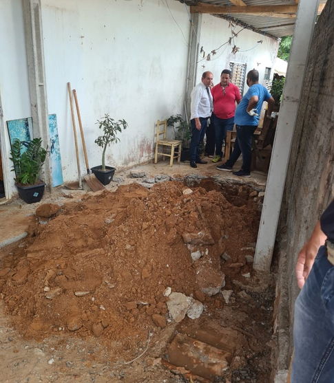 Corpo de mãe e filha são achados enterrados em quintal de casa