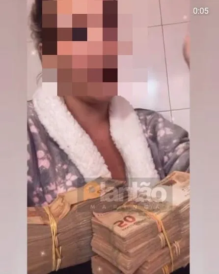 Ladrões invadem casa após dona publicar foto com dinheiro
