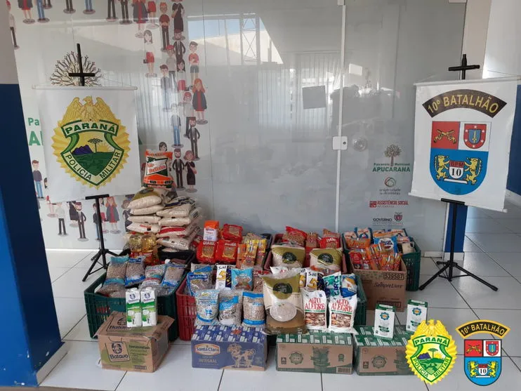 PM doa 420 kg de alimentos para 'Vacina Solidária'