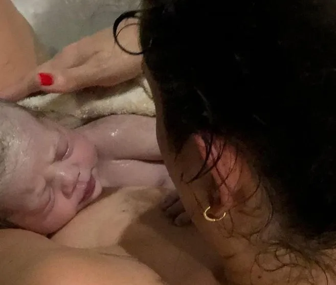 Bebê nasce dentro de banheira do quarto de hotel em Maringá