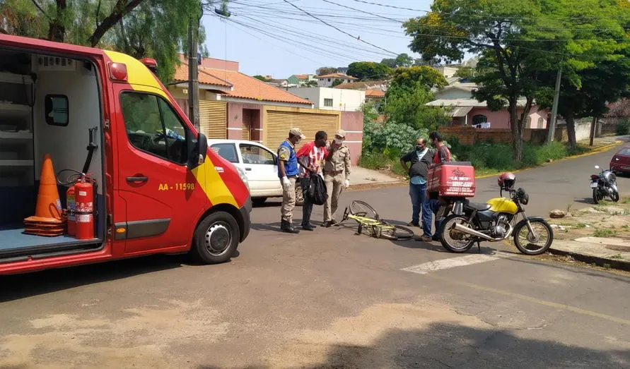 Homem embriagado cai de bicicleta em Apucarana