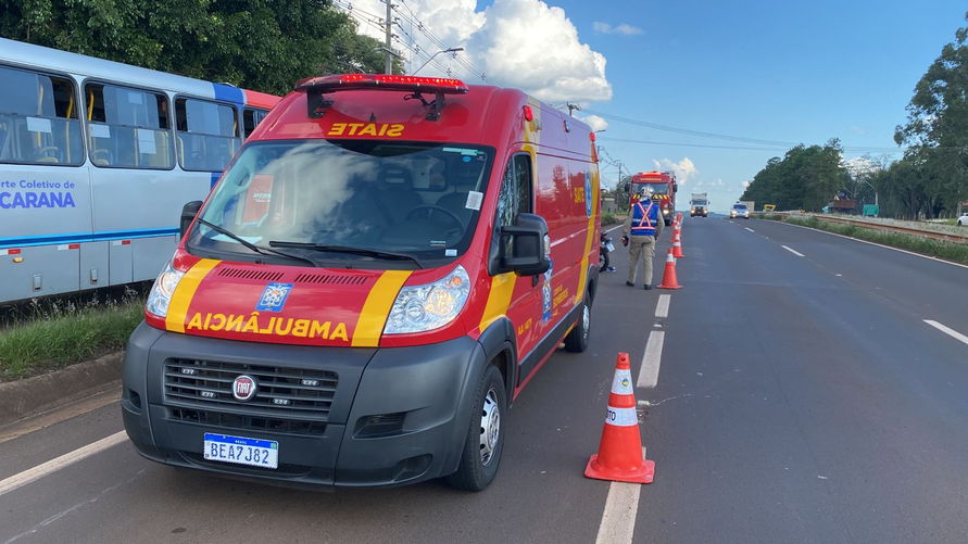 Acidente em Apucarana envolve ônibus, moto e caminhão