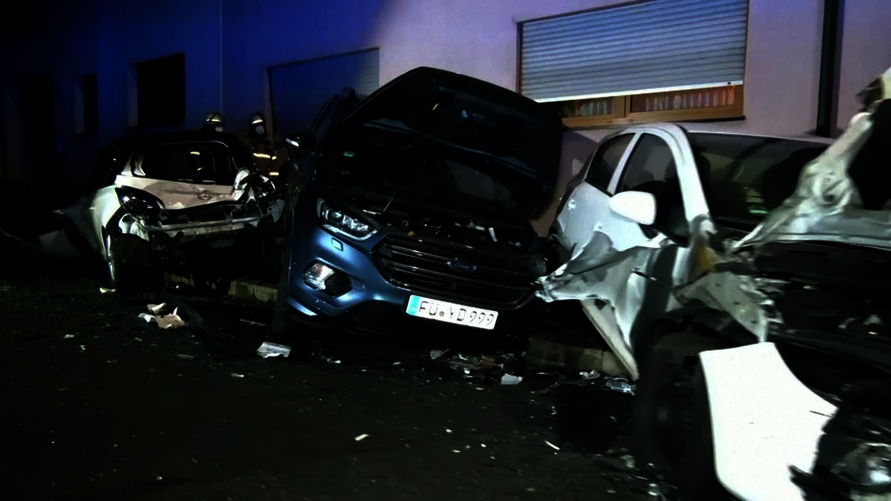 Motorista de caminhão bêbado destrói 31 carros na Alemanha