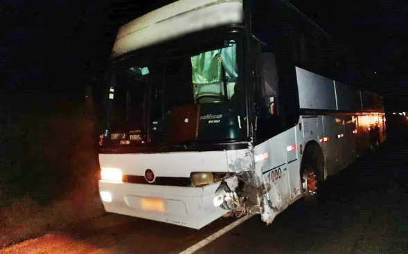  No ônibus Mercedes-Benz com placas de Braga (RS). ninguém ficou ferido 