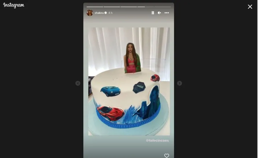  Shakira ganhou um bolo de aniversário com várias referências a seu último sucesso com indiretas ao ex-marido 