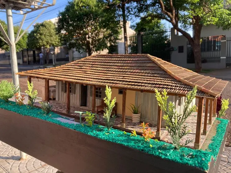 Artesão cria miniatura da casa de Chitãozinho & Xororó no PR; veja