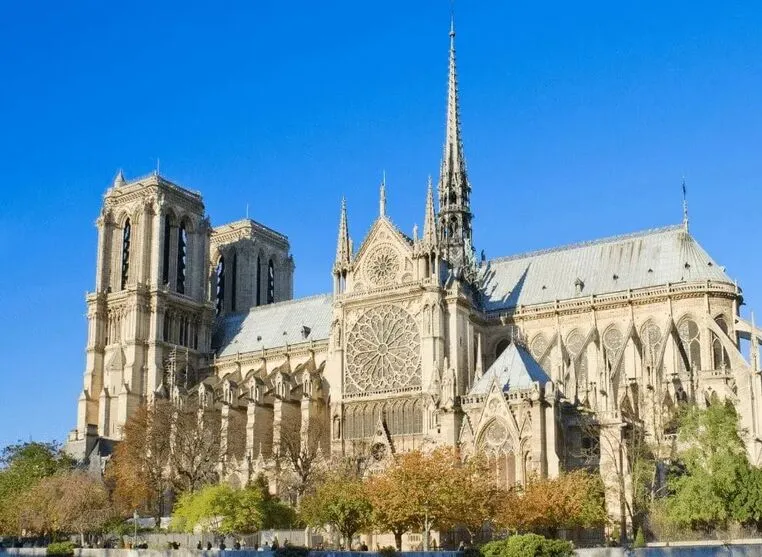  Catedral de Notre-Dame de Paris 