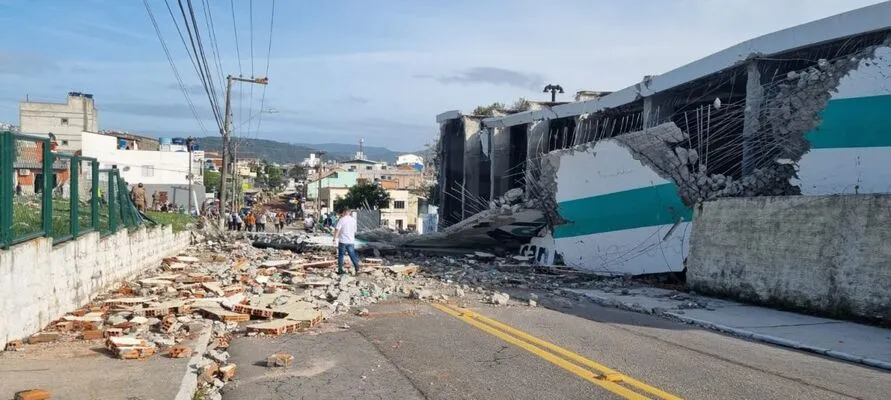 Reservatório de água rompe em Florianópolis e destrói pontos da cidade