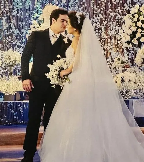 Confira fotos raras do casamento de Simone Mendes vestida de noiva