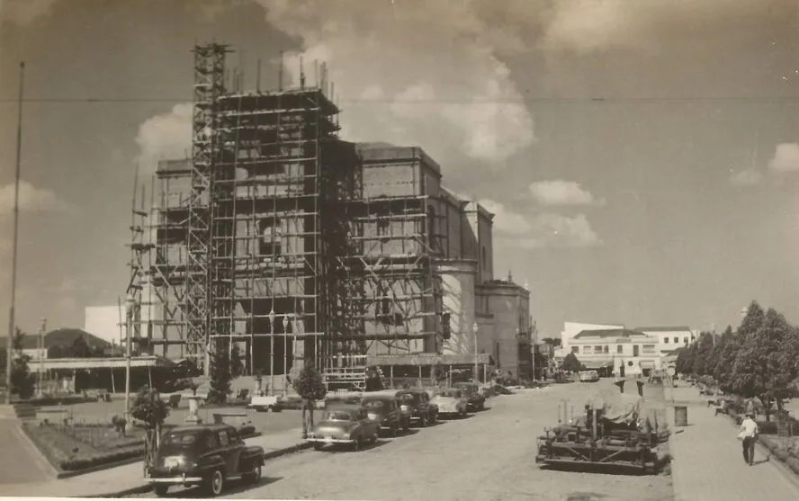  Início da construção  da Catedral foi em 1949 