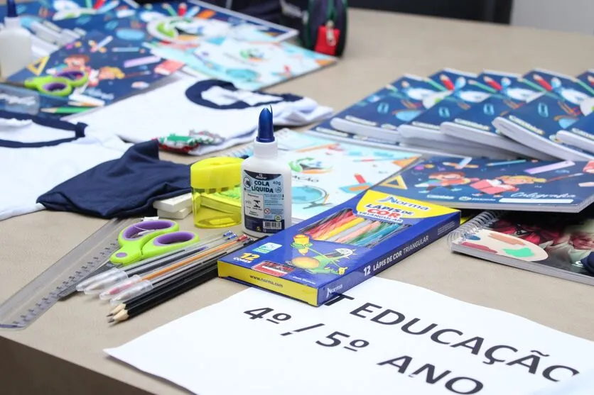 Prefeitura de Cambira adquire kits escolares para estudantes; confira