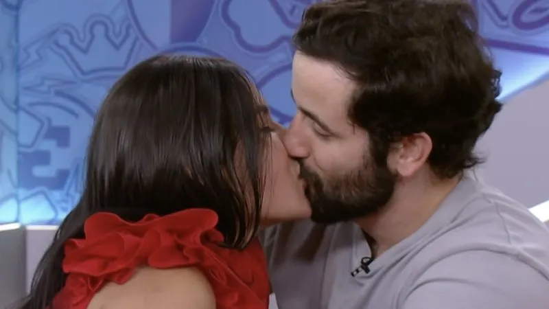 Vai engatar? Matteus e Isabelle dão o primeiro beijo fora do BBB24