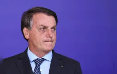 Em live, Bolsonaro diz que nunca se referiu a covid-19 como uma 'gripezinha'