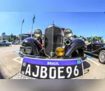 Detran lança nova placa preta em evento com carros antigos