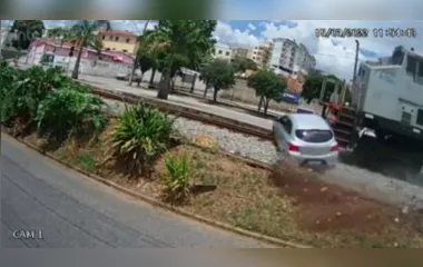 Vídeo: locomotiva arrasta veículo com idosas por quase 70 m