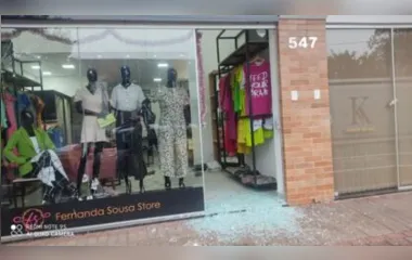 Na madrugada desta quarta-feira, 04, outras duas lojas foram danificadas e tiveram produtos furtados