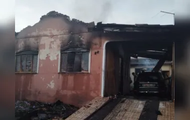 Pai tenta salvar filha e ambos morrem em incêndio no Paraná; vídeo