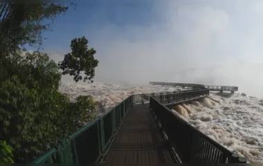 Cataratas do Iguaçu registra vazão cinco vezes acima do normal