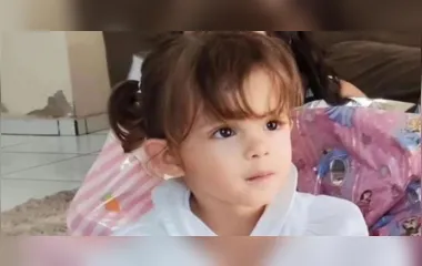 Menina de 3 anos morre atropelada após se esconder embaixo de carro