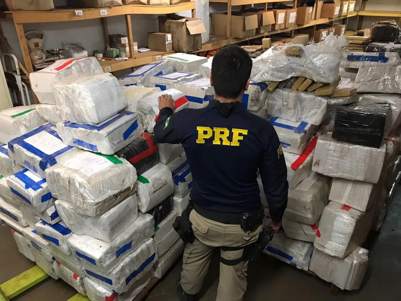 PRF apreendeu 53 toneladas de drogas e 277 armas no Paraná em 2017