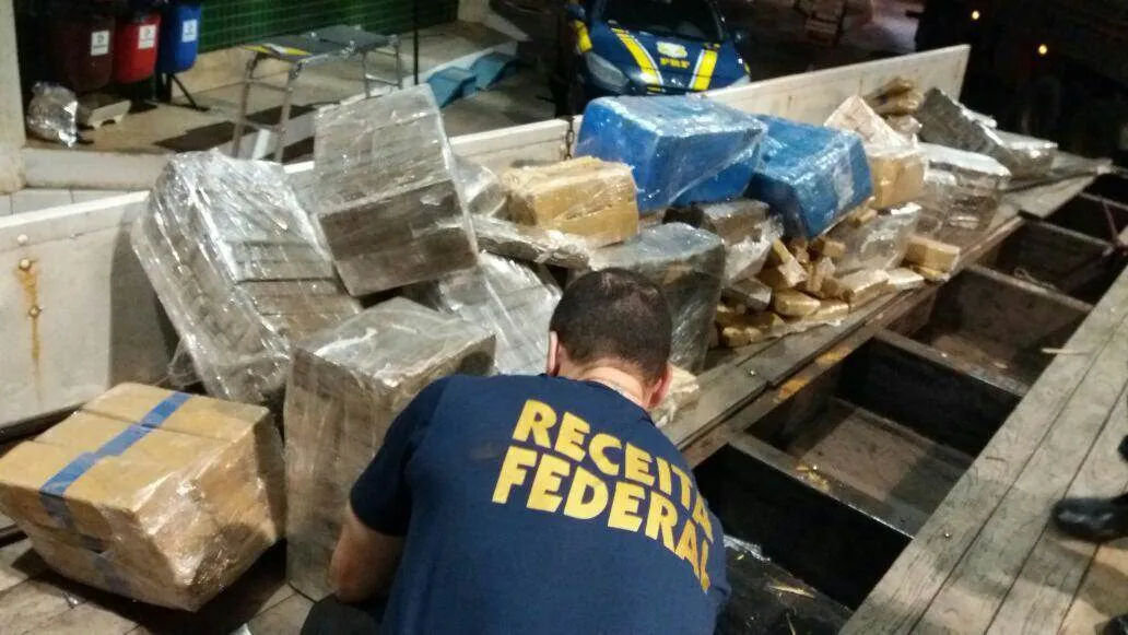 PRF, Receita Federal e Polícia Militar apreendem mais de meia tonelada de maconha