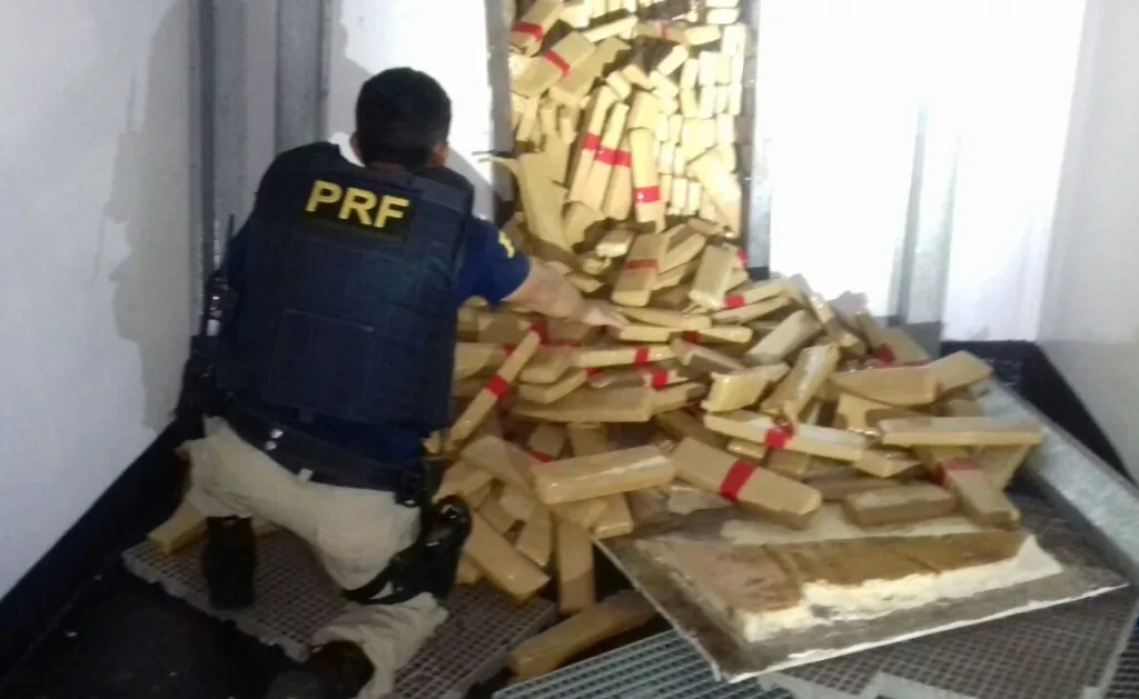 PRF apreende carga de mais de 2 toneladas de maconha 