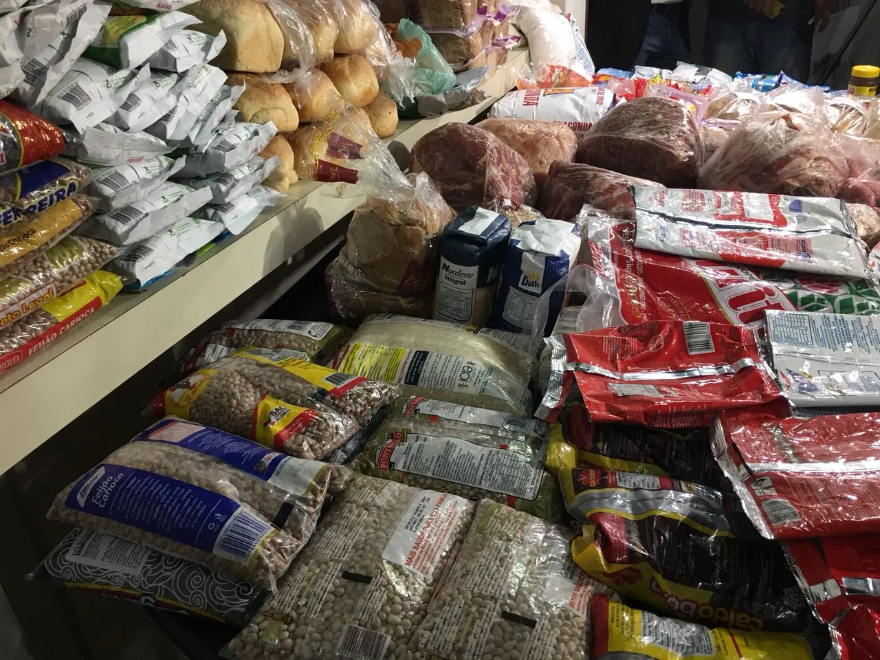 Polícia apreende alimentos vencidos em ONG que atendia crianças carentes no Paraná 