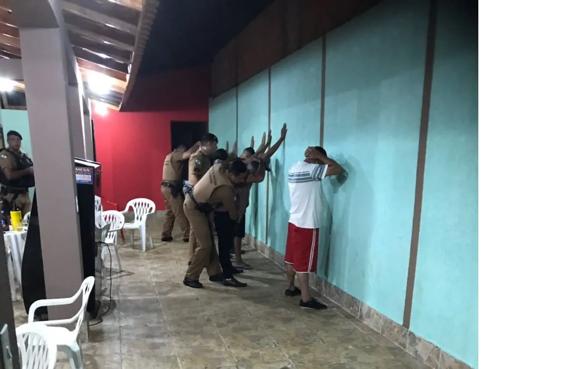 Polícia Militar prende dez pessoas durante Operação Saturação em Apucarana