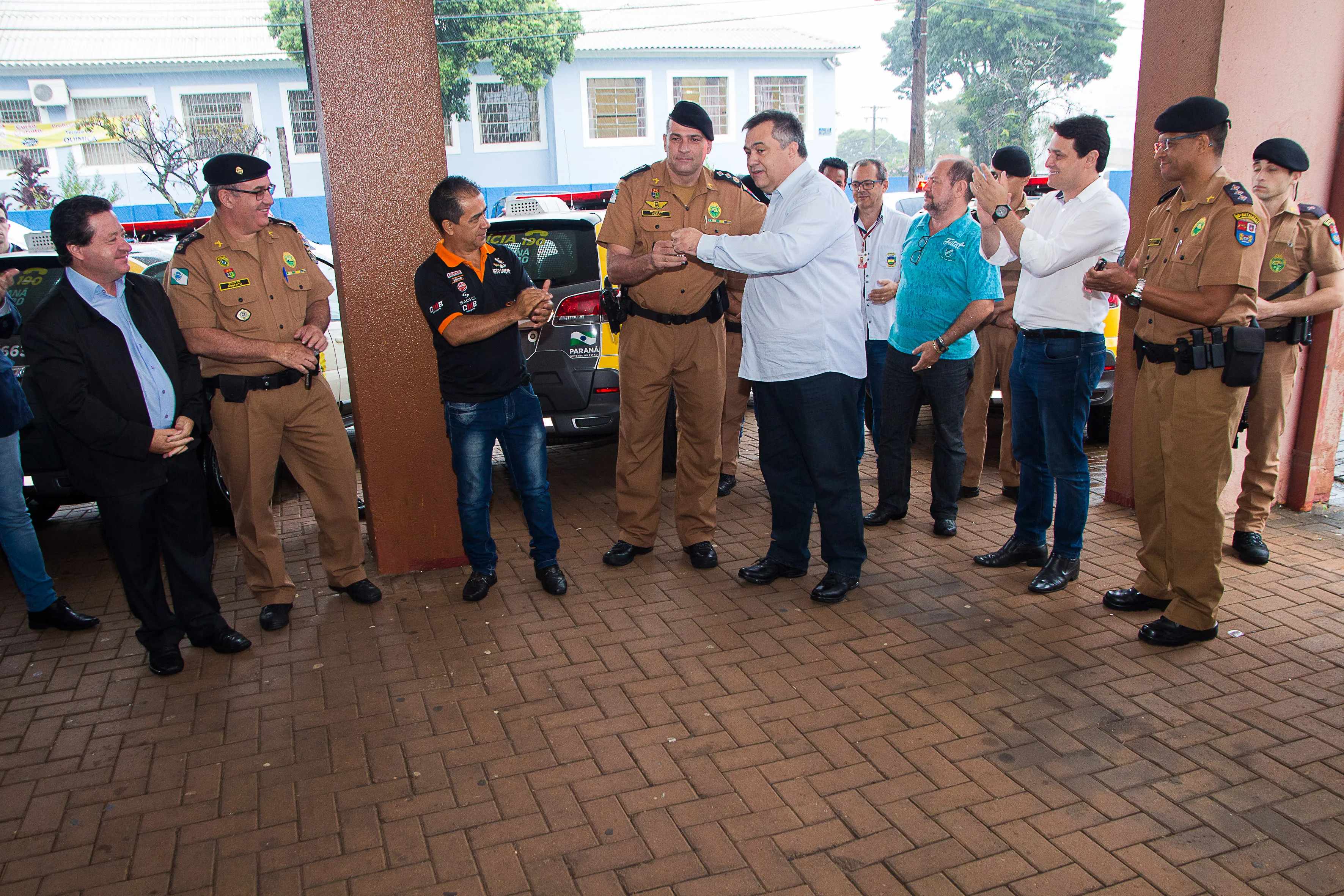 Governo entrega três viaturas para a PM de Apucarana 