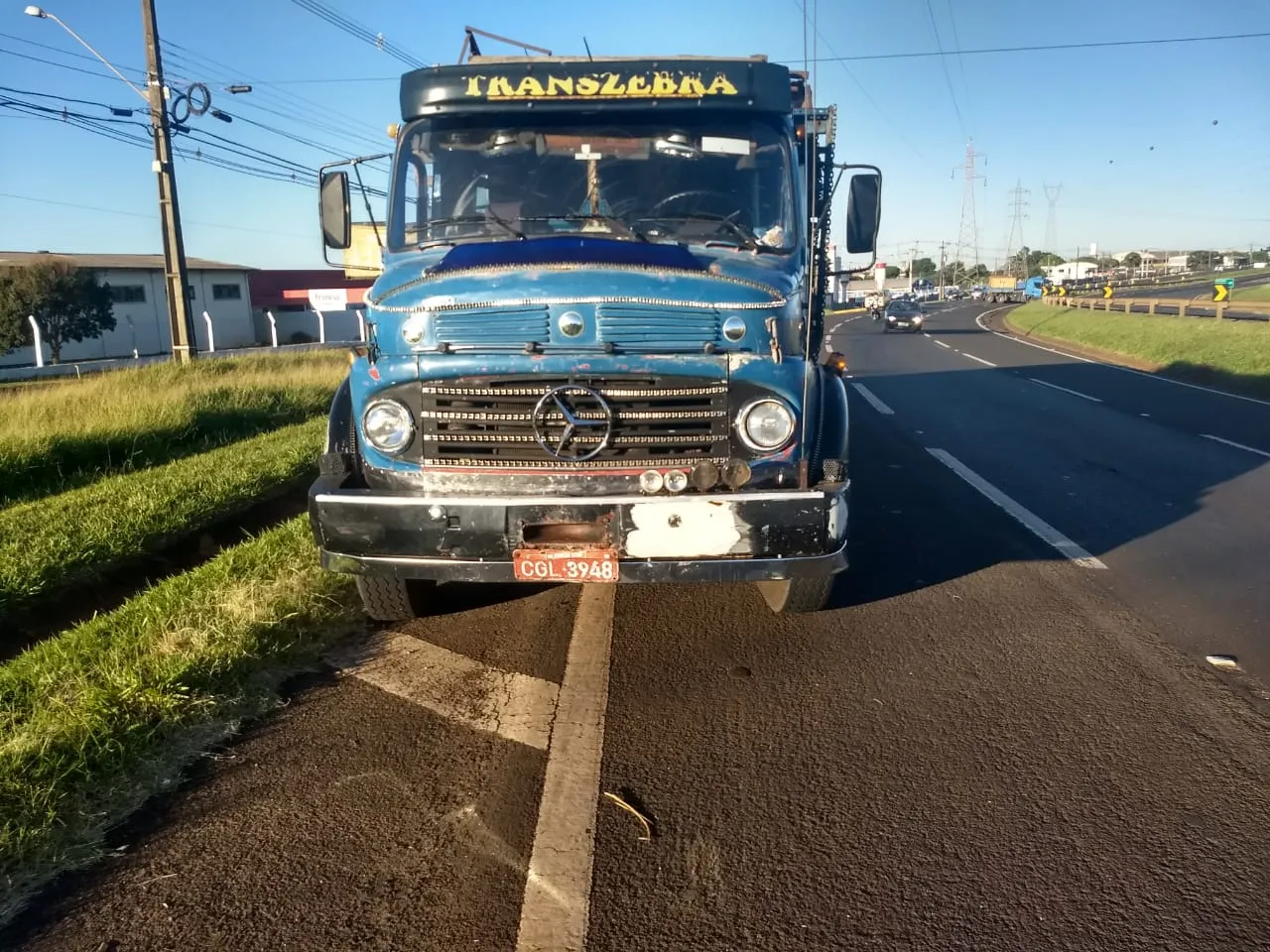 Caminhões se envolvem em acidente na zona norte de Apucarana