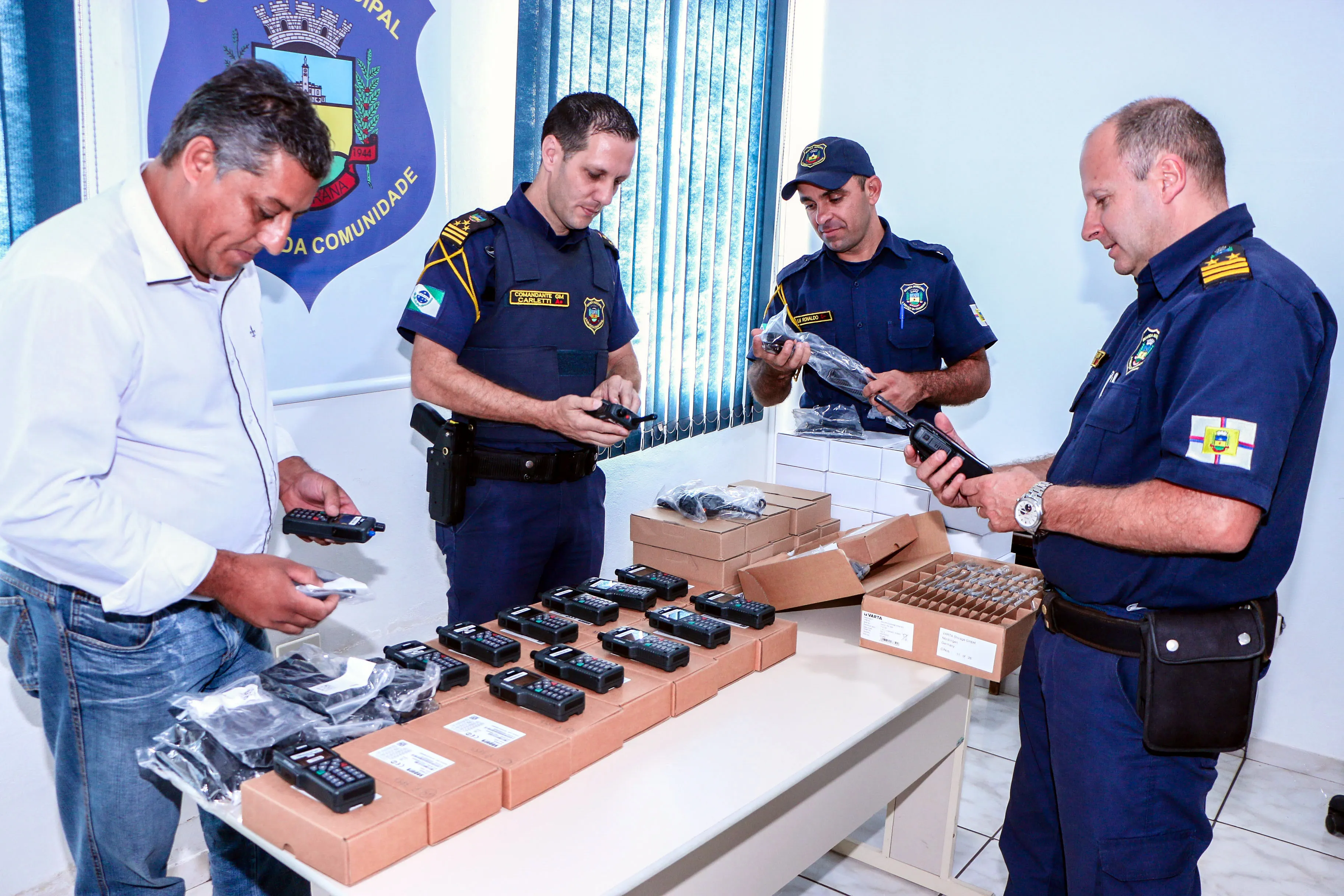 Guarda Municipal de Apucarana recebe rádios comunicadores