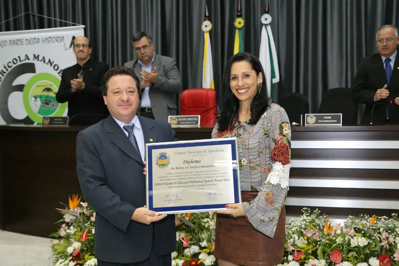 Colégio Agrícola de Apucarana recebe “Diploma de Méritos em Tarefas Comunitárias”