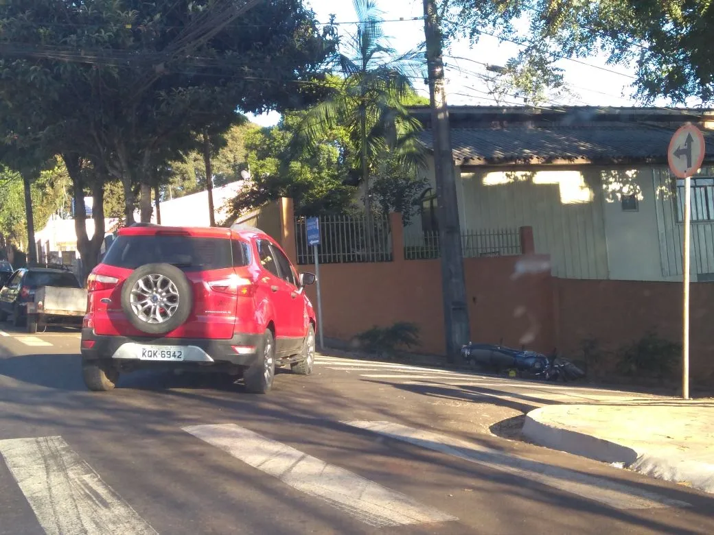 Duas pessoas ficam feridas em acidente no centro de Apucarana