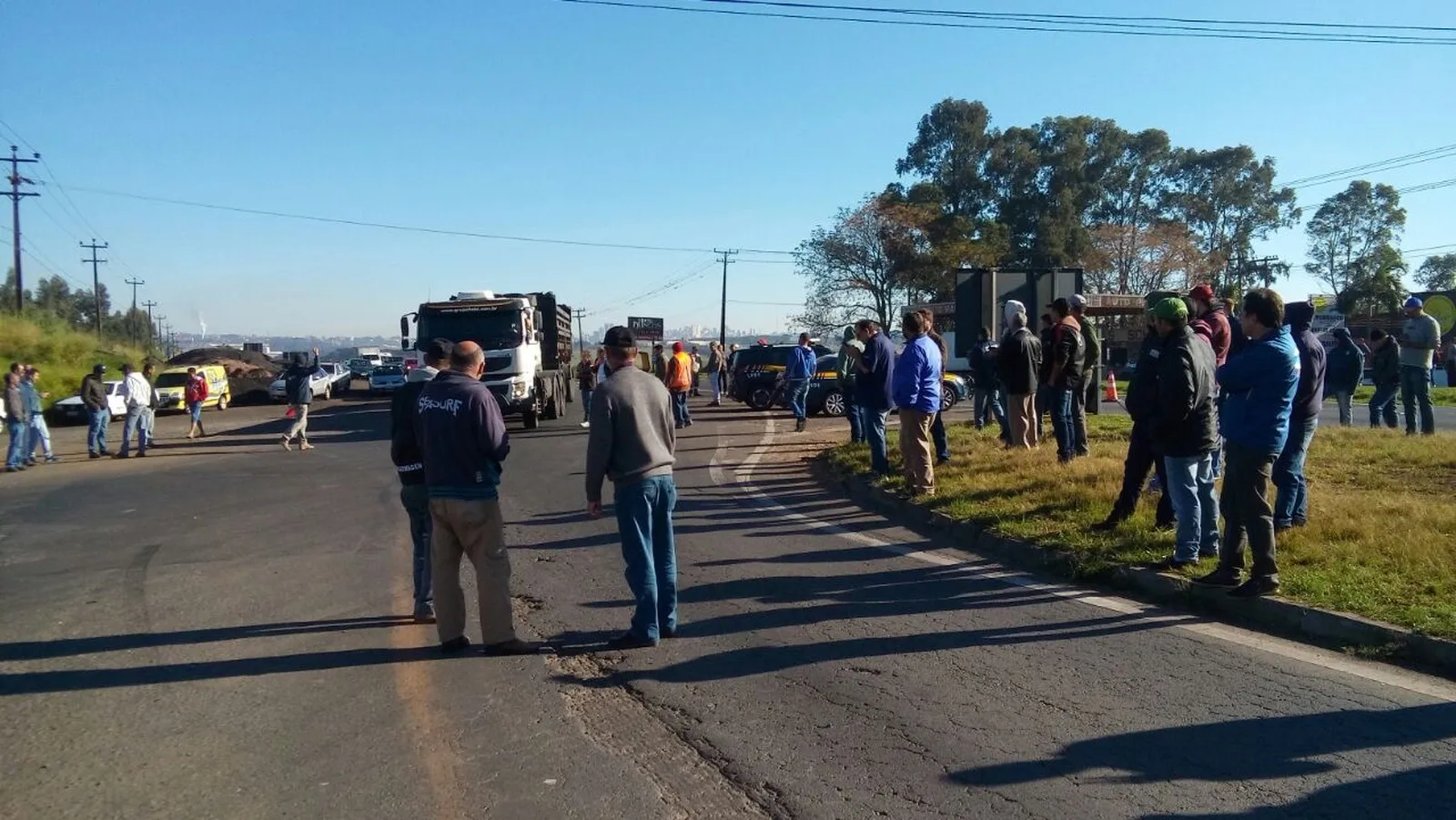 Associação orienta sobre protesto de caminhoneiros; multa para bloqueio de rodovias é de R$ 100 mil por hora