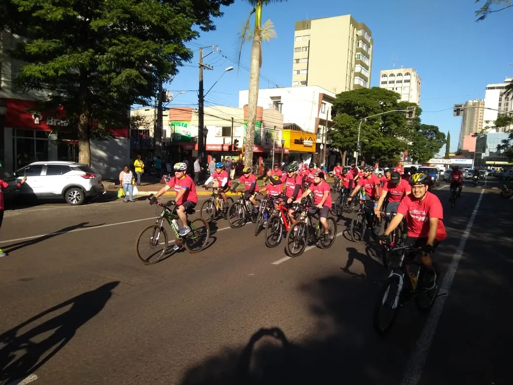 Grupo de ciclistas faz ação para incentivar doação de sangue em Apucarana