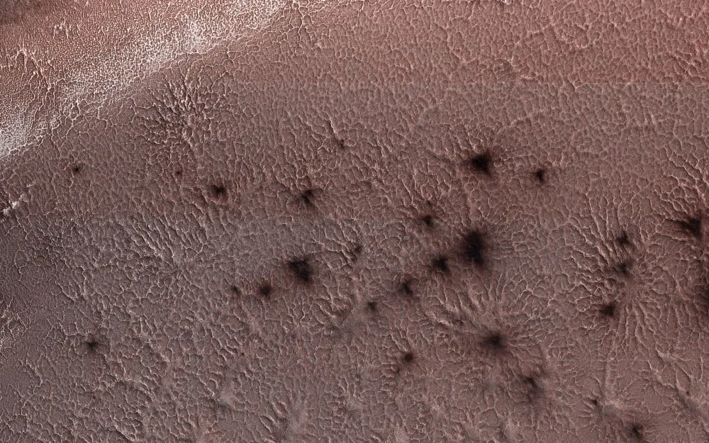 NASA divulga foto de 'aranhas marcianas'