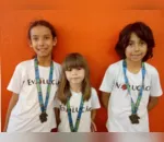 Rebeca, Maria Augusta e Thiago, da Escola Evolução, receberam medalhas em prova de Maringá - Foto: Divulgação