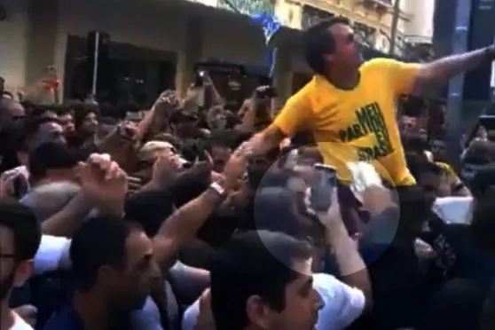 Trajeto do agressor de Bolsonaro é registrado por fotógrafo de jornal