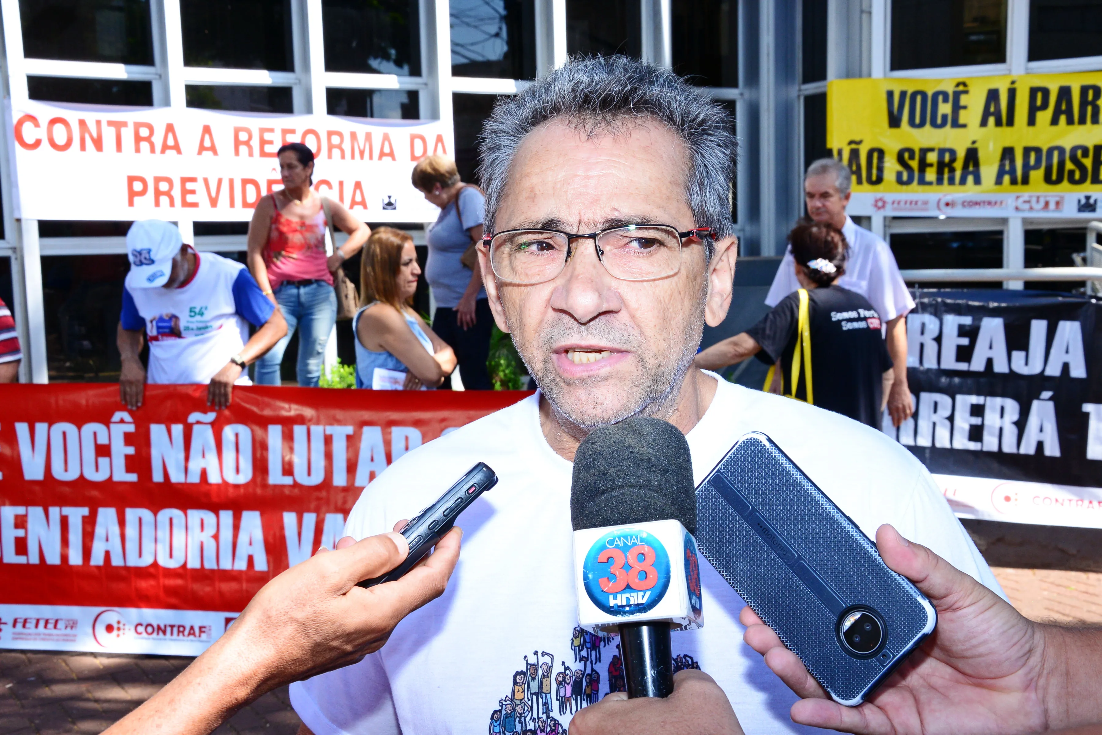 Sindicatos e servidores protestam contra reforma da Previdência em Apucarana