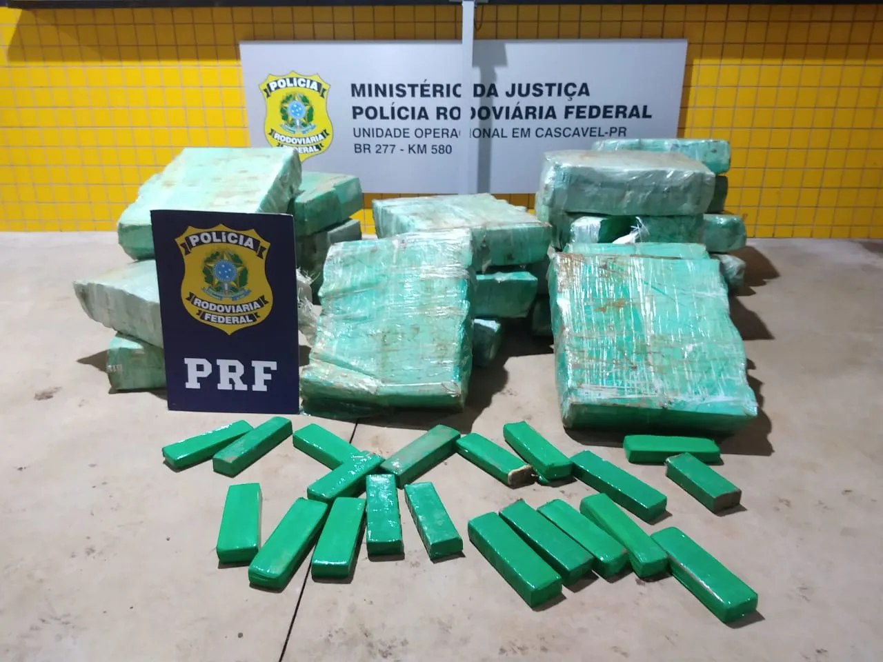 PRF apreende 1,5 tonelada de maconha em um fim de semana no Paraná