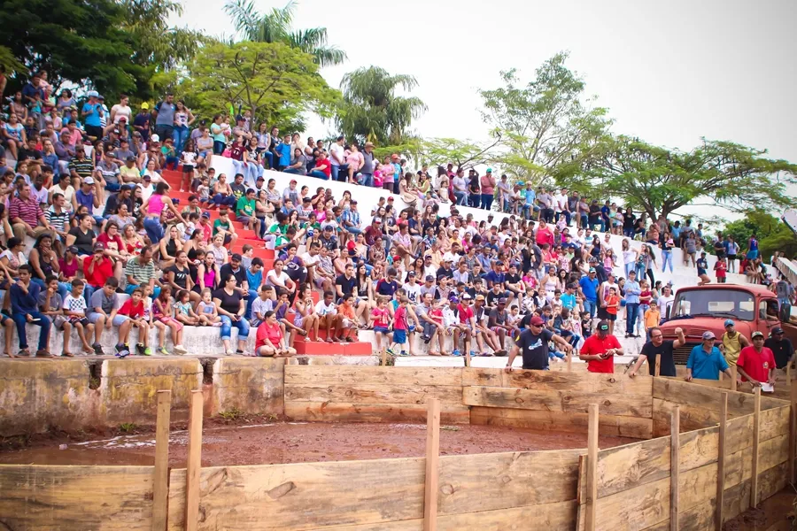 "Pega da Leitoa": competição lota estádio e reúne 98 participantes no Vale do Ivaí