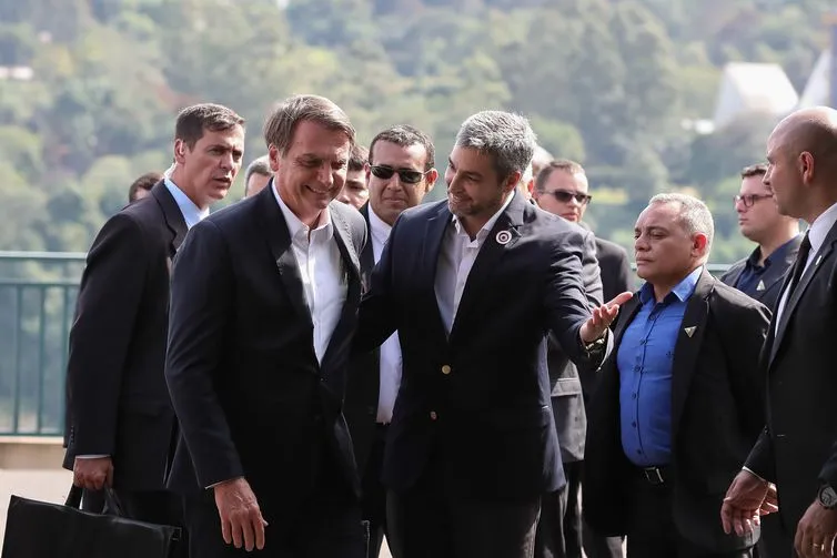 Bolsonaro lança pedra fundamental da segunda ponte Brasil-Paraguai em Foz