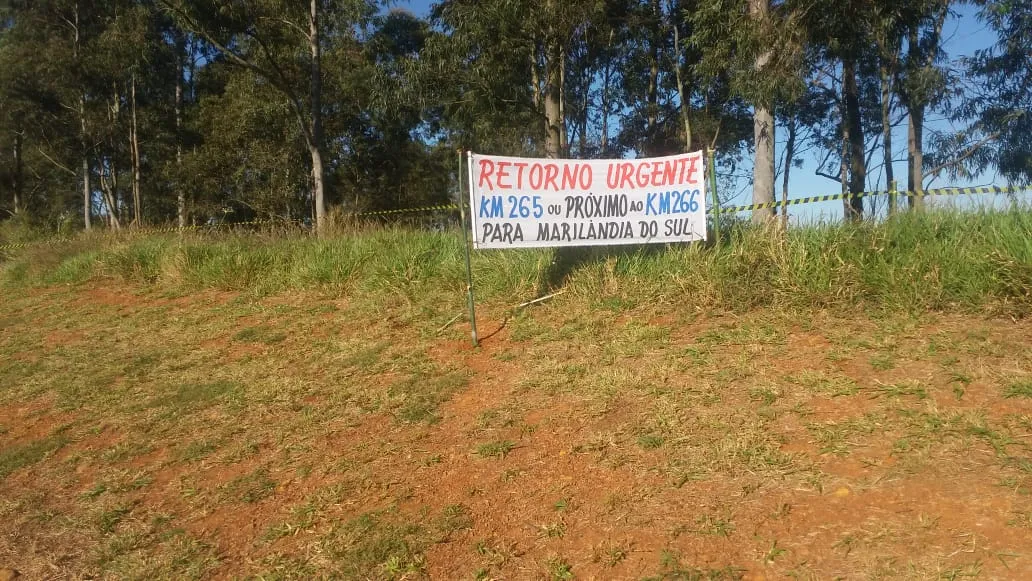 Moradores de Marilândia protestam e pedem retorno 