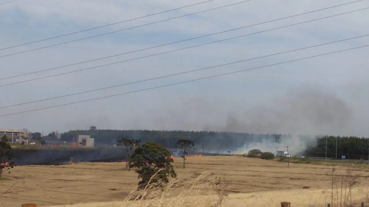 Fumaça de incêndio na região da BR 369 exige atenção de motoristas 
