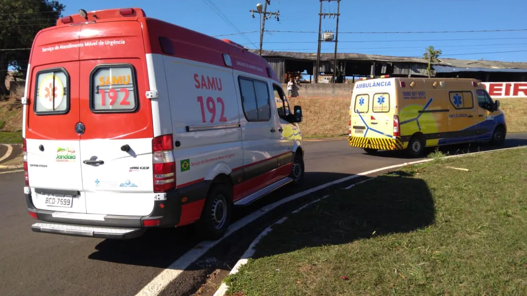 Caminhão tomba após acidente na entrada de Jandaia do Sul nesta manhã
